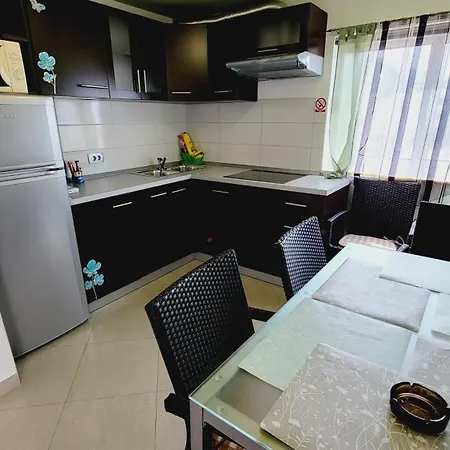 Veronika Apartment *