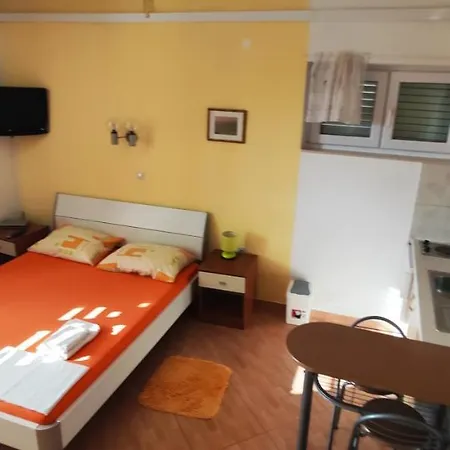 Veronika Apartment *