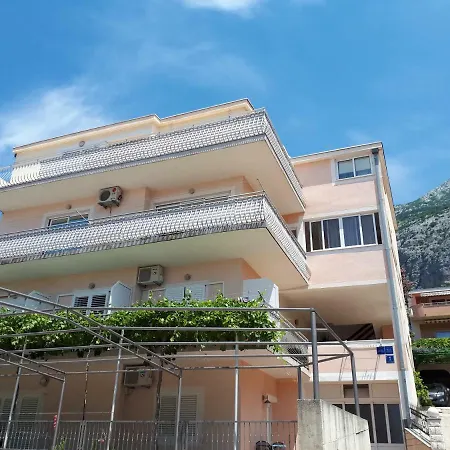 Veronika Apartamento *