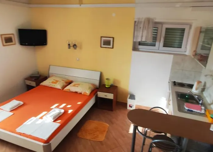 Veronika Apartamento *