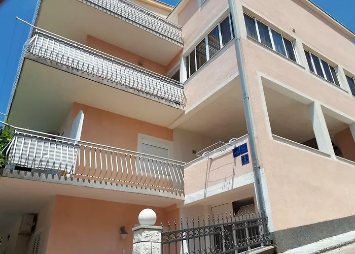 Veronika *
